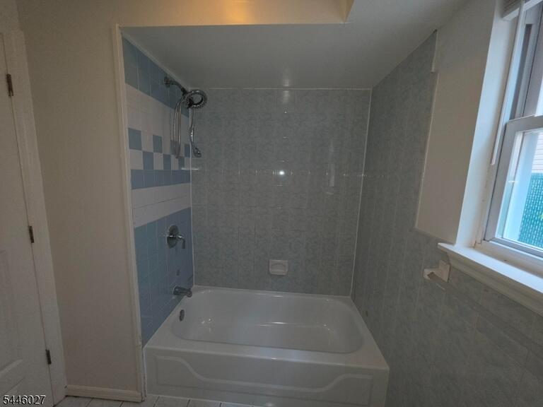 Property listing MLS 4040091 photo 6
