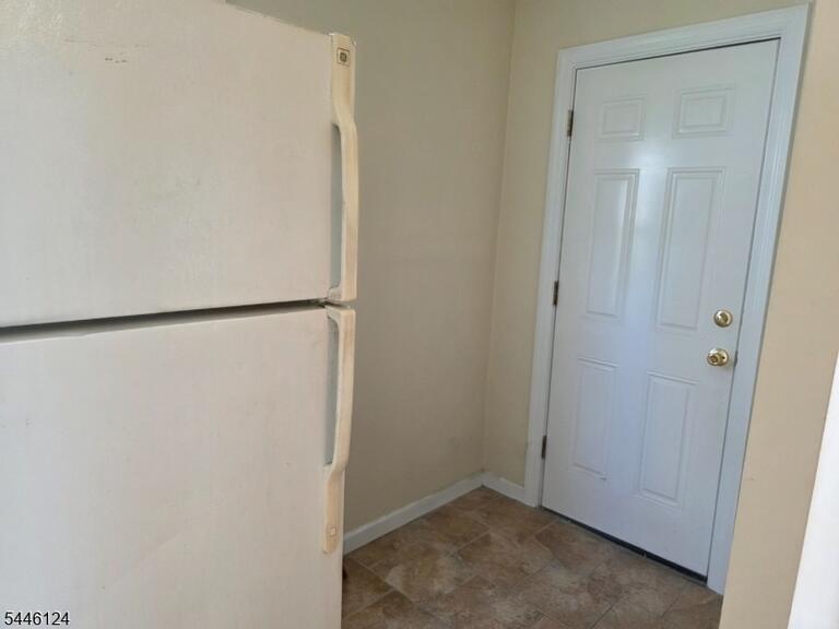 Property listing MLS 4040155 photo 9