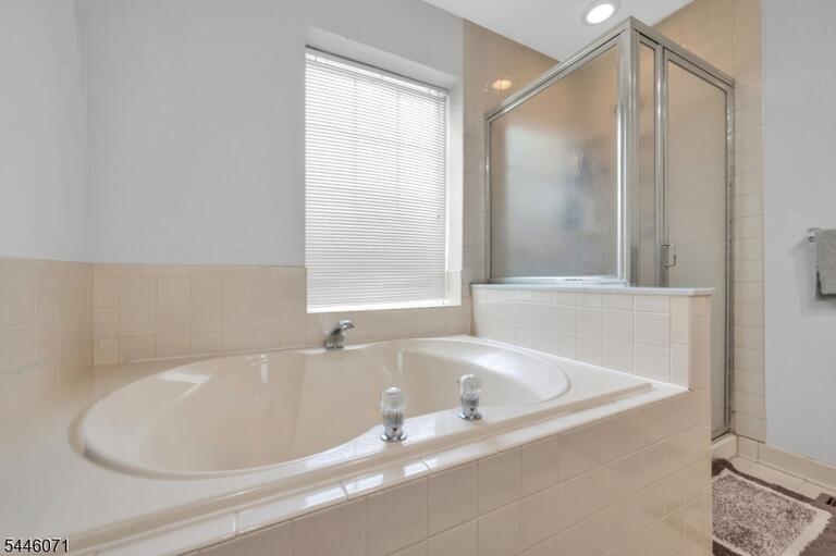 Property listing MLS 4040156 photo 27