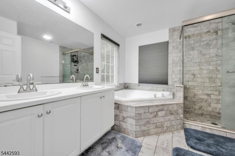 Property listing MLS 4040157 photo 16