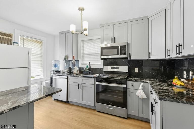 Property listing MLS 4040160 photo 8