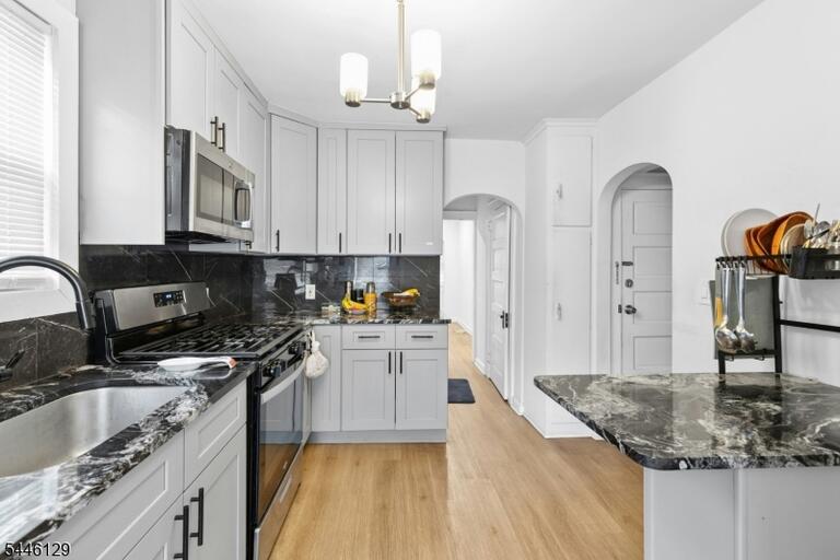 Property listing MLS 4040160 photo 9
