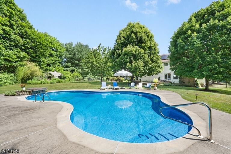 Property listing MLS 4040209 photo 30