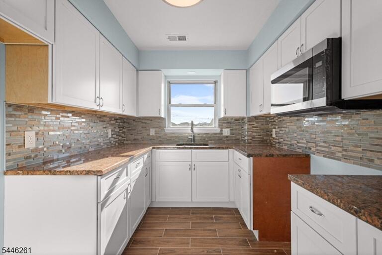 Property listing MLS 4040246 photo 2