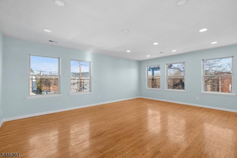 Property listing MLS 4040246 photo 3