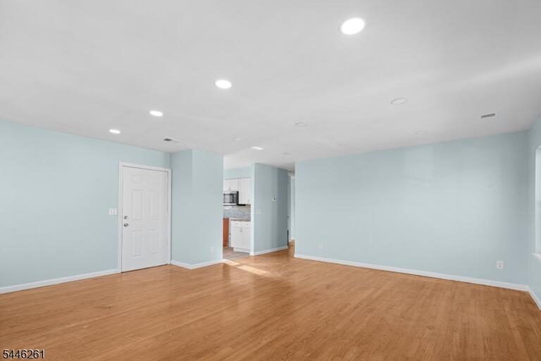 Property listing MLS 4040246 photo 5