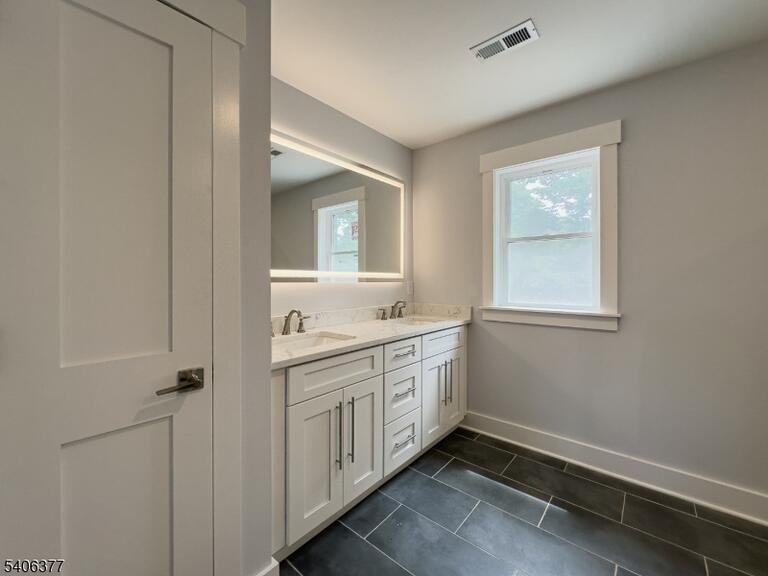 Property listing MLS 4040285 photo 29