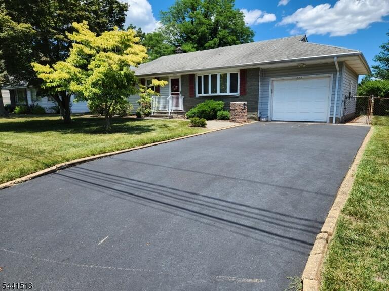 Property listing MLS 4040317 photo 2
