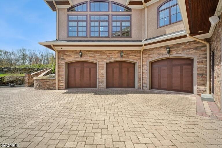 Property listing MLS 4040330 photo 33