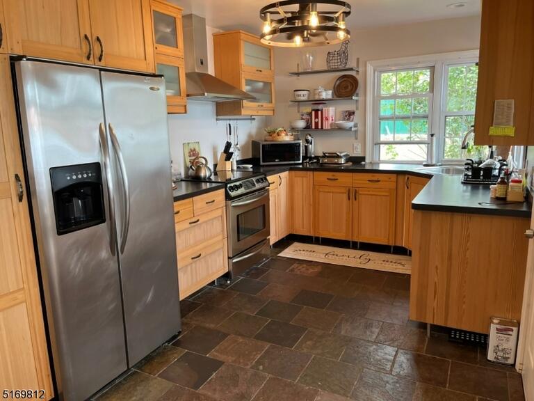 Property listing MLS 4040378 photo 6
