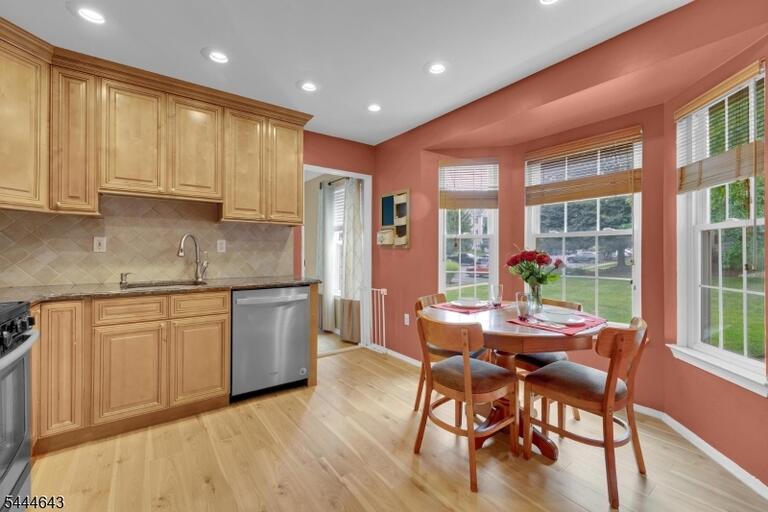 Property listing MLS 4040392 photo 3