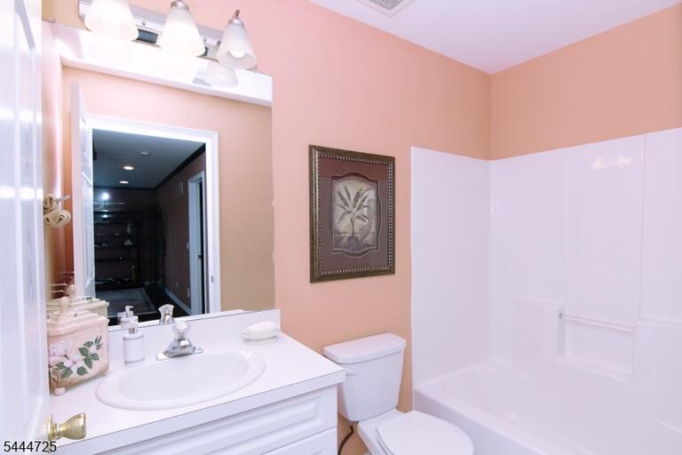 Property listing MLS 4040439 photo 25