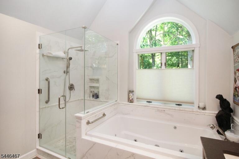 Property listing MLS 4040460 photo 23