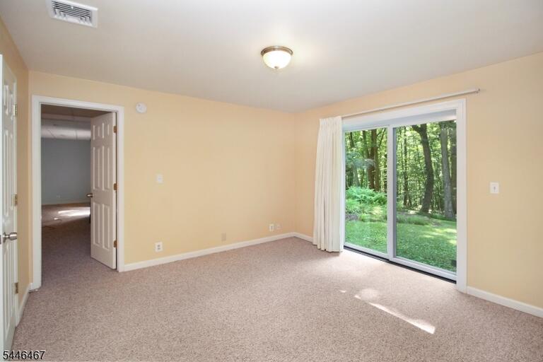 Property listing MLS 4040460 photo 32