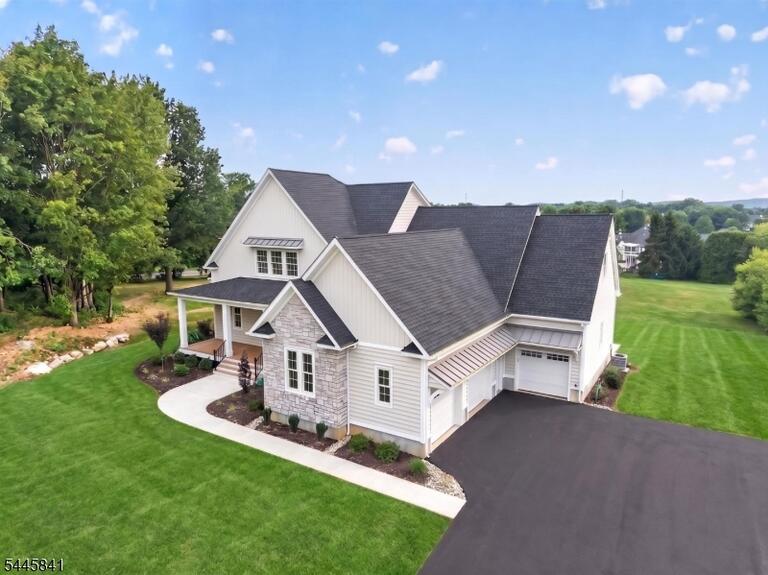 Property listing MLS 4040461 photo 2