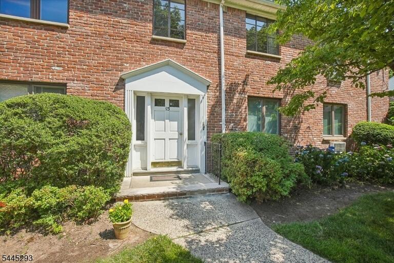 Property listing MLS 4040513 photo 2