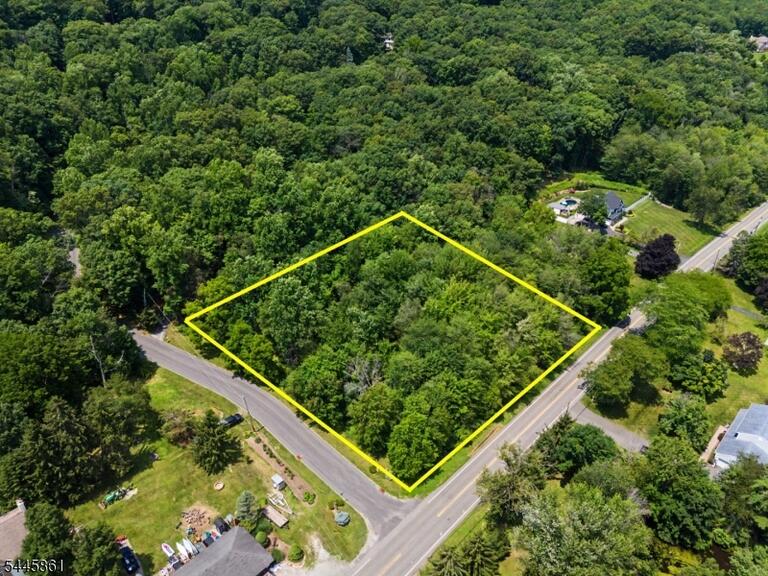Property listing MLS 4040554 photo 2