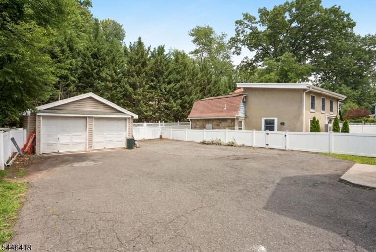 Property listing MLS 4040653 photo 24