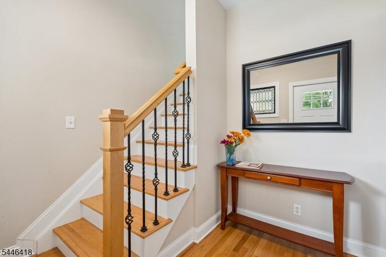 Property listing MLS 4040653 photo 4
