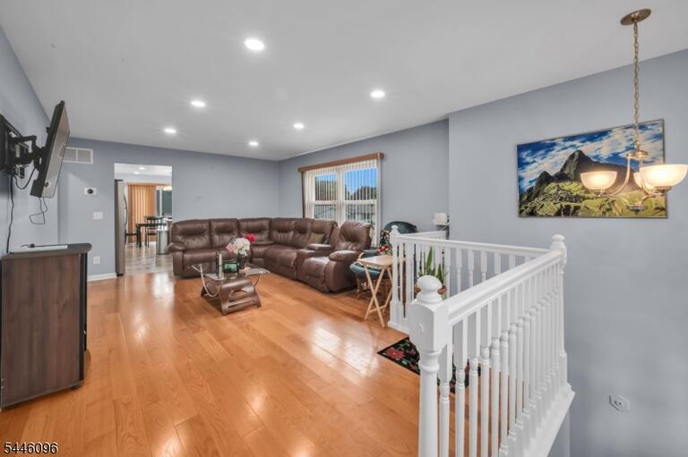 Property listing MLS 4040746 photo 7