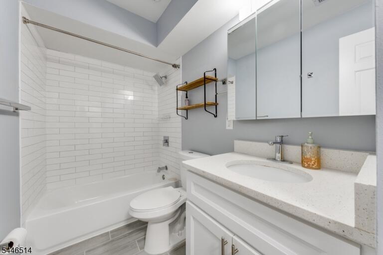 Property listing MLS 4040794 photo 13