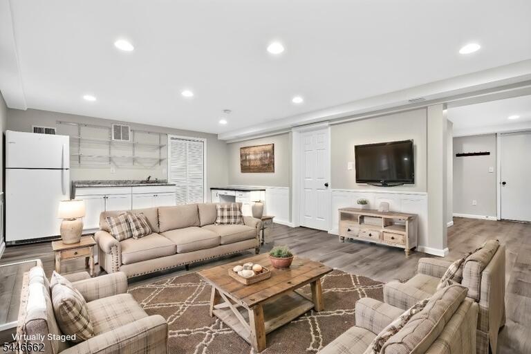 Property listing MLS 4040834 photo 17