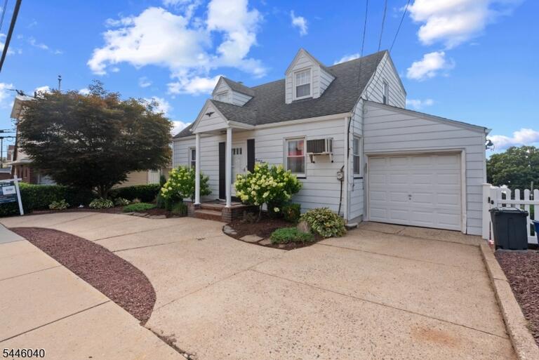 Property listing MLS 4040850 photo 3