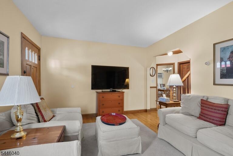 Property listing MLS 4040850 photo 8