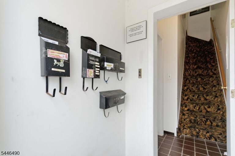 Property listing MLS 4040908 photo 3