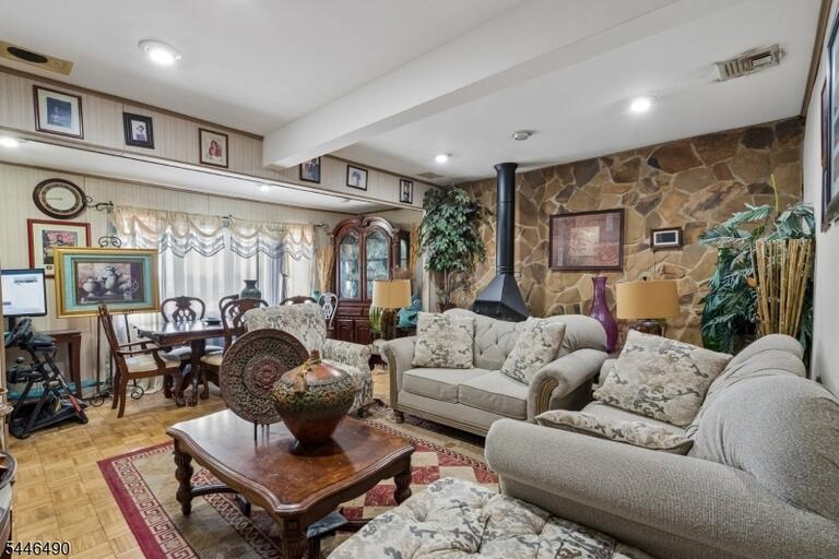 Property listing MLS 4040908 photo 4