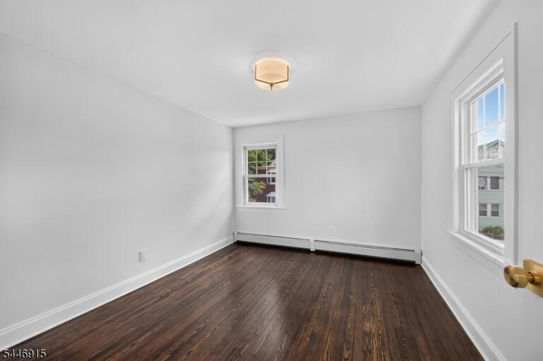 Property listing MLS 4040957 photo 2