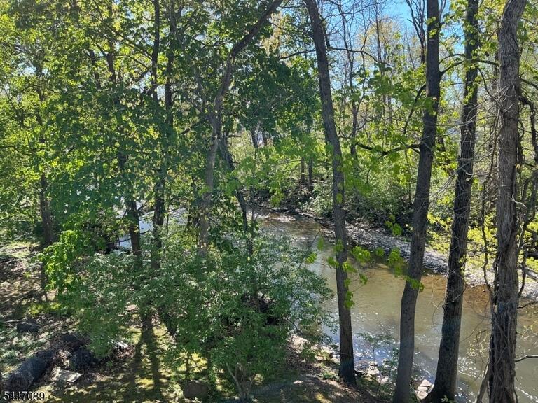 Property listing MLS 4040982 photo 28