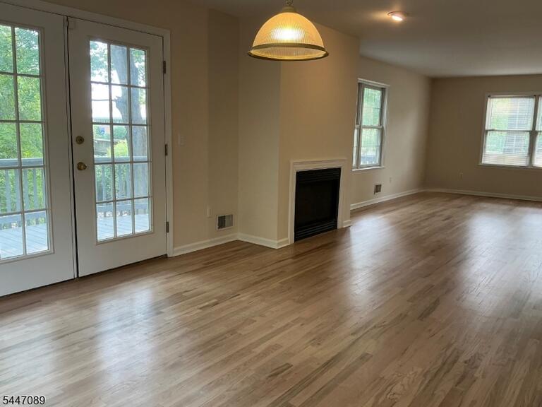 Property listing MLS 4040982 photo 4