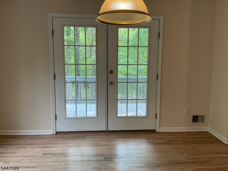Property listing MLS 4040982 photo 7