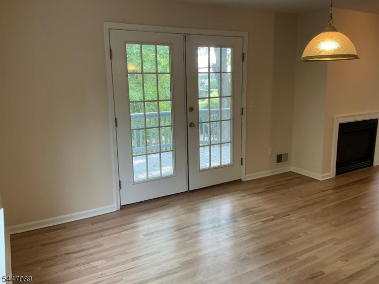 Property listing MLS 4040982 photo 8