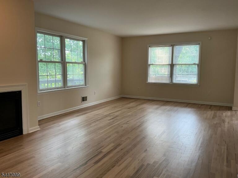Property listing MLS 4040982 photo 9