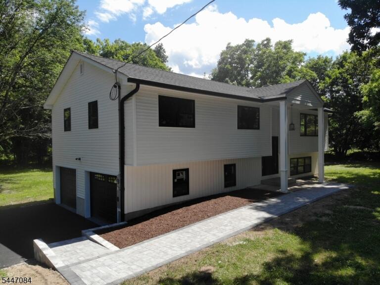 Property listing MLS 4040984 photo 1