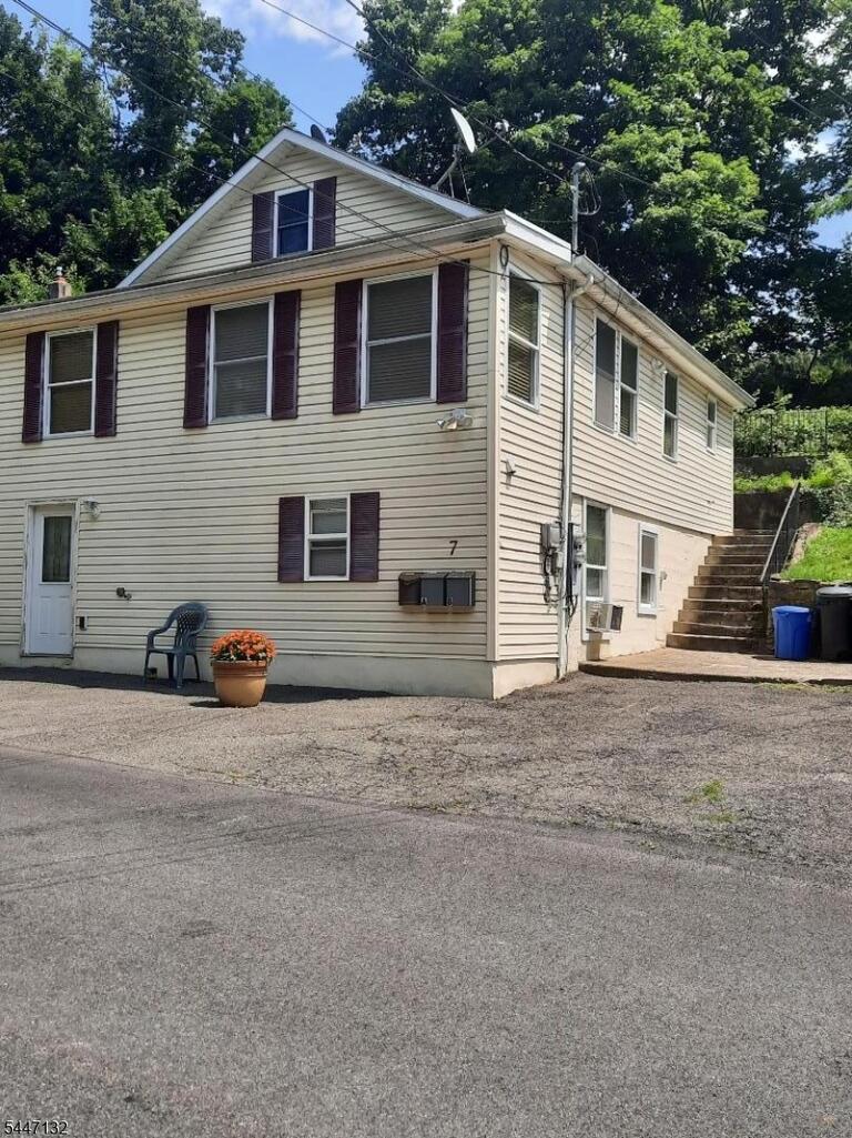 Property listing MLS 4041021 photo 1