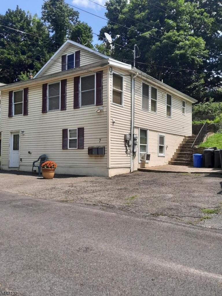 Property listing MLS 4041021 photo 2