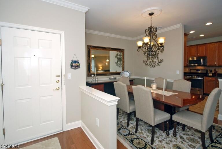 Property listing MLS 4041078 photo 2