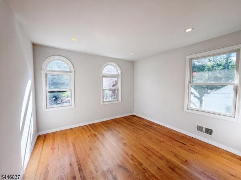 Property listing MLS 4041098 photo 3