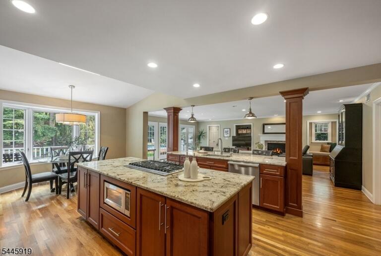 Property listing MLS 4041161 photo 18