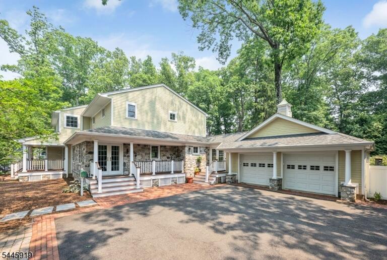 Property listing MLS 4041161 photo 3