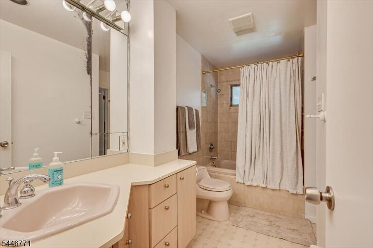 Property listing MLS 4041203 photo 17