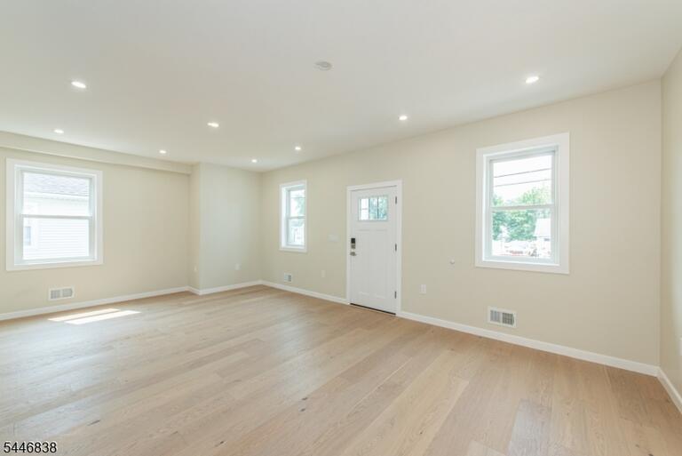 Property listing MLS 4041213 photo 11
