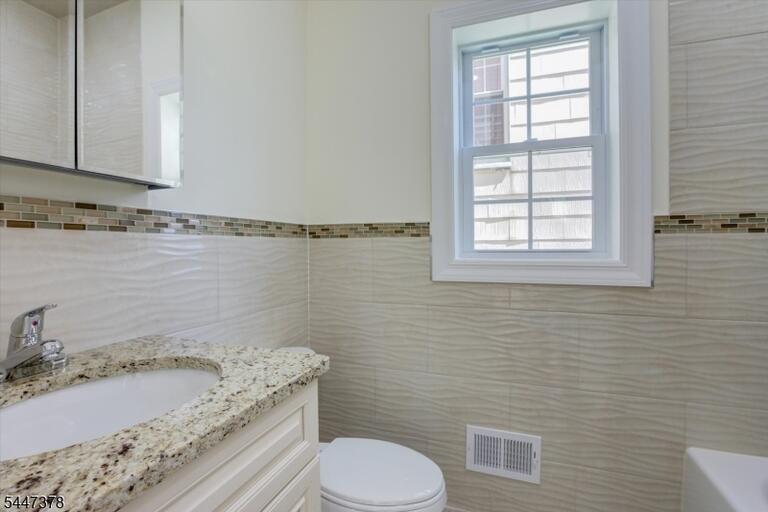 Property listing MLS 4041290 photo 10