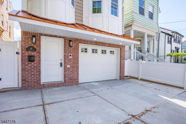 Property listing MLS 4041290 photo 2