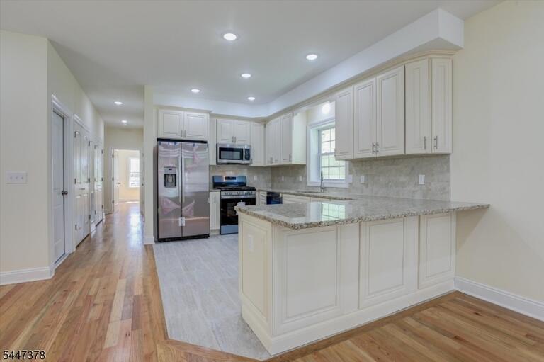 Property listing MLS 4041290 photo 4