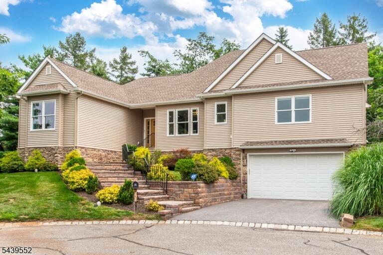 Property listing MLS 4041293 photo 1