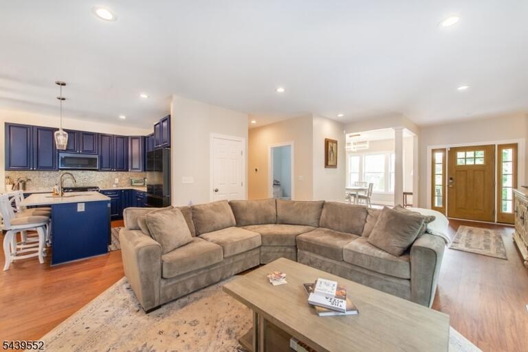 Property listing MLS 4041293 photo 3